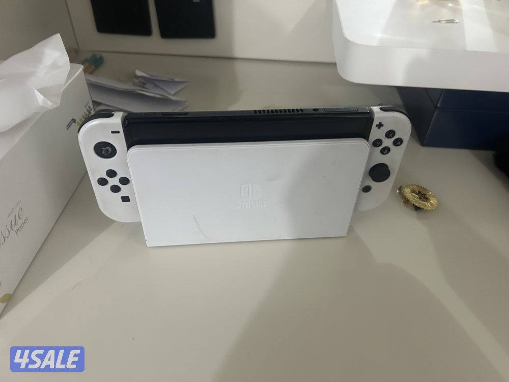 Nintendo switch brand new barely used with a account that has 3KD0