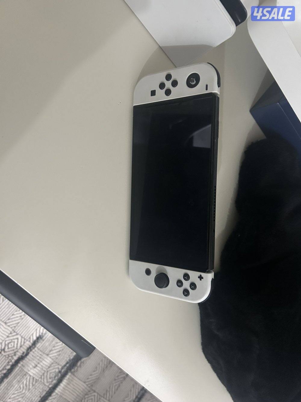 Nintendo switch brand new barely used with a account that has 3KD1