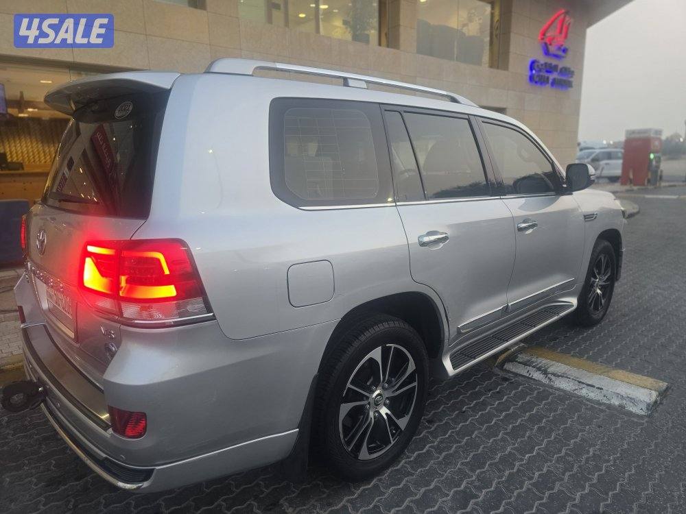 ,للبيع لاند كروزر ٢٠٢١  المالك الاول 6 سلندر صبغ قطعة  احده1