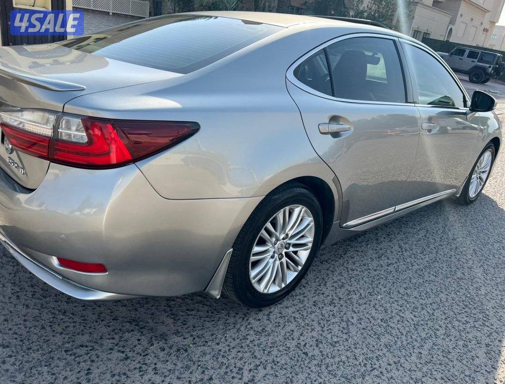 بيعة سريعة لكزس ES250 موديل 2016 عداد 140 الف كلم4