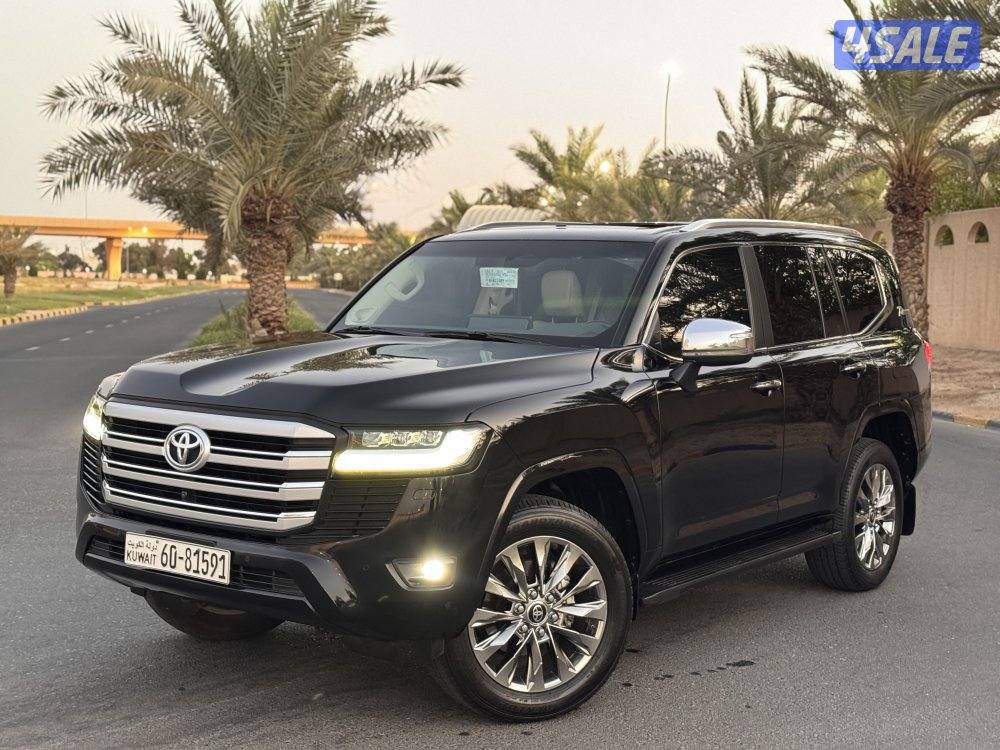 لاند كروزر 2022 VX صبغ الوكاله عداد 40 الف0