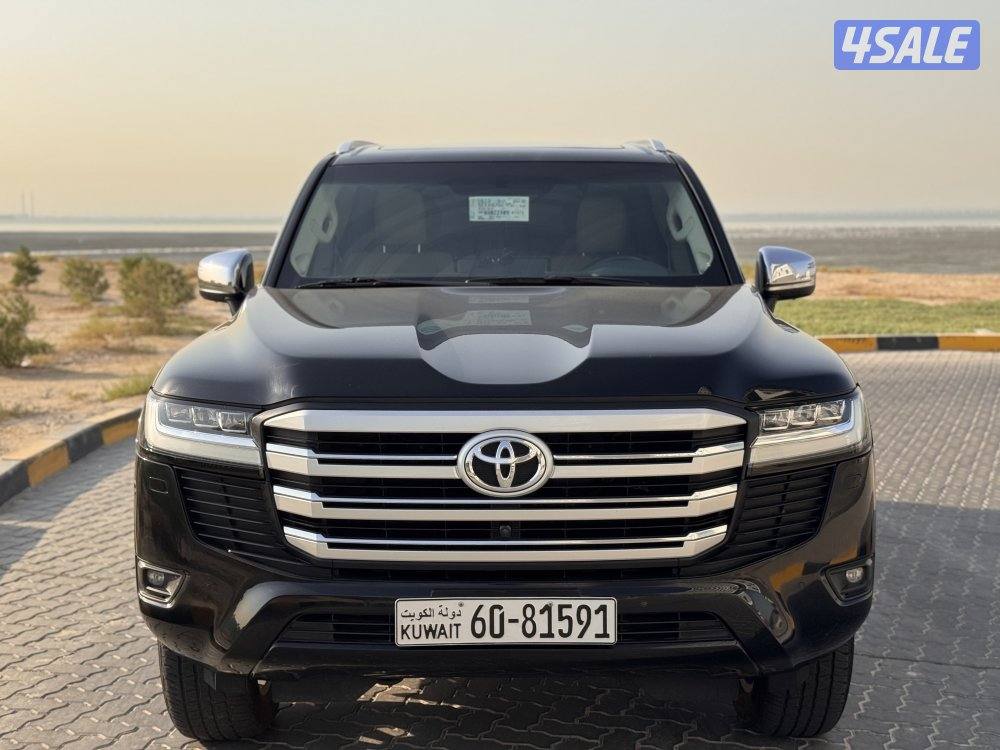 لاند كروزر 2022 VX صبغ الوكاله عداد 40 الف1