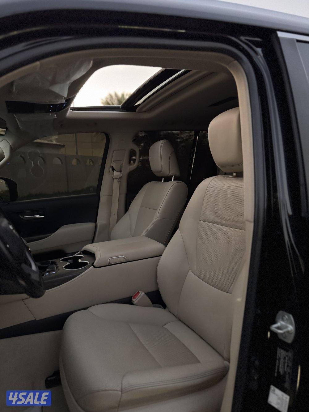 لاند كروزر 2022 VX صبغ الوكاله عداد 40 الف5