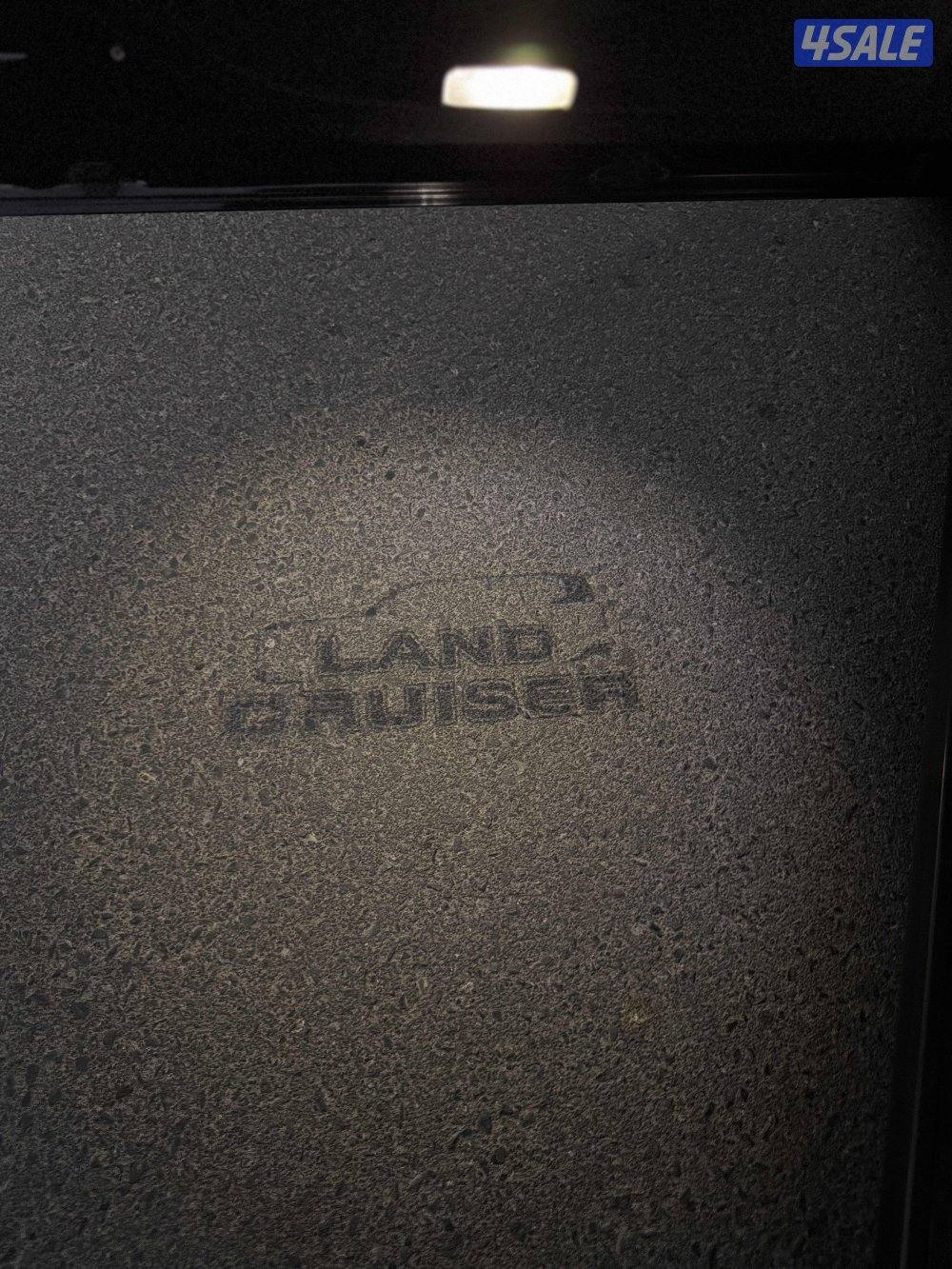 لاند كروزر 2022 VX صبغ الوكاله عداد 40 الف7