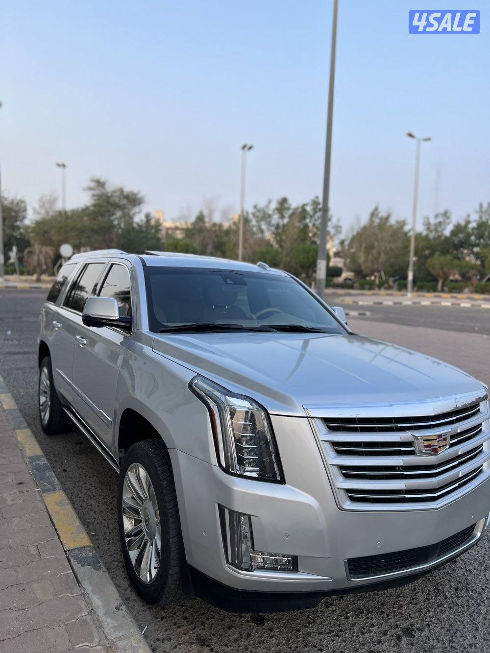 للبيع اسكاليد( بلاتنيوم )وارد الغانم0