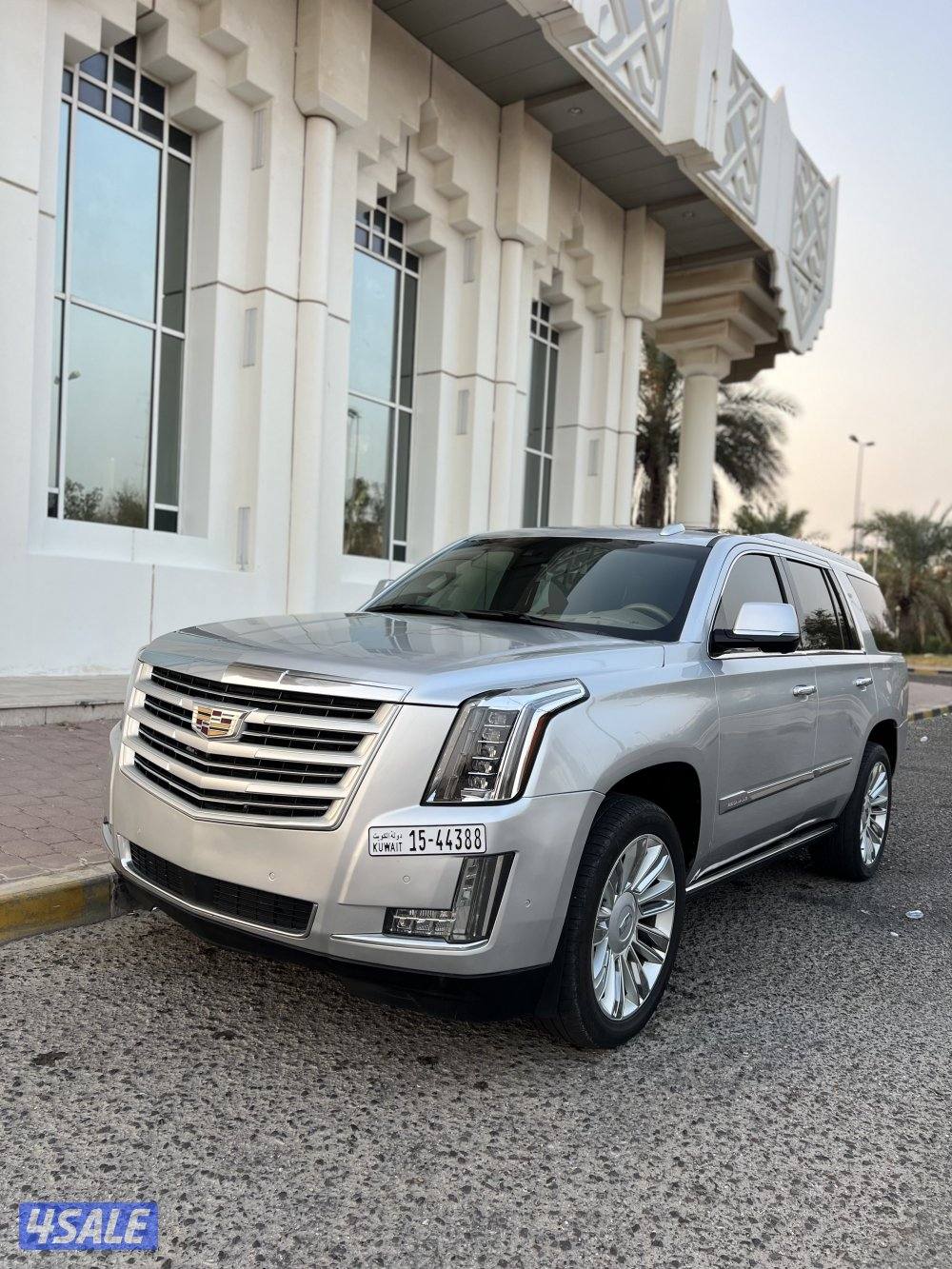 للبيع اسكاليد( بلاتنيوم )وارد الغانم1