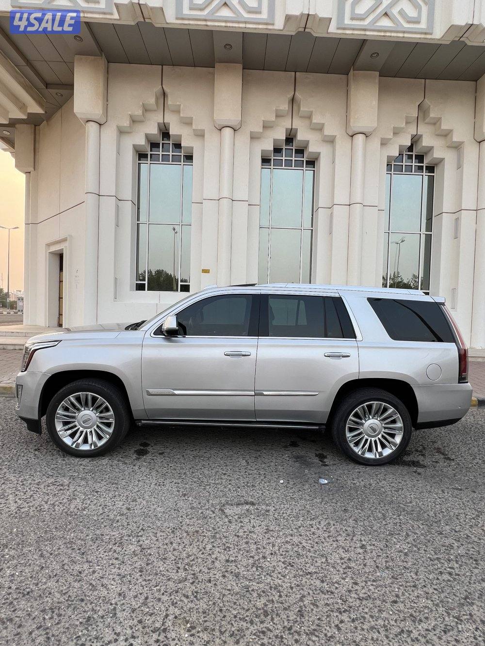 للبيع اسكاليد( بلاتنيوم )وارد الغانم2