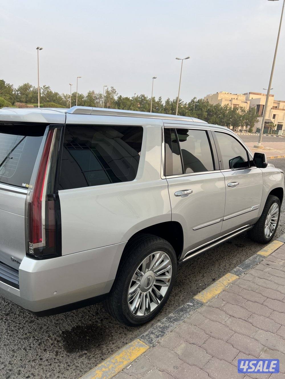 للبيع اسكاليد( بلاتنيوم )وارد الغانم8