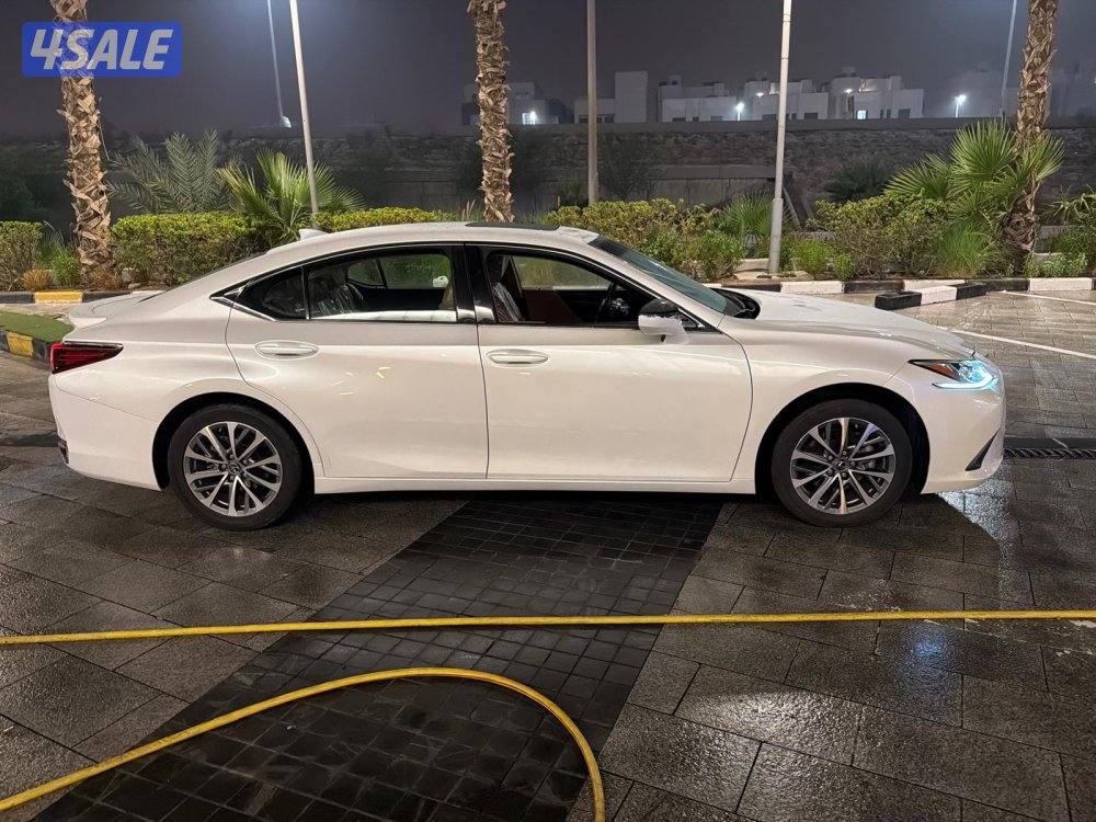 للبيع لكزس ES300 ماشيه 38 موديل 20238