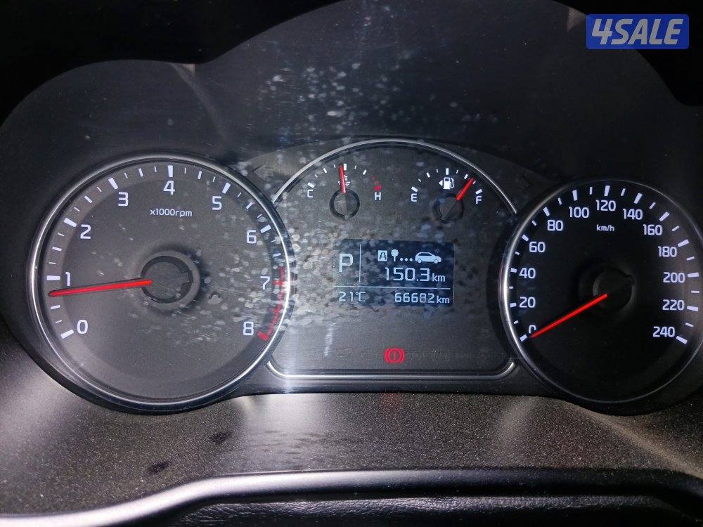 كيا كارينز بحاله ممتازه عداد ٦٦ الف فقط8