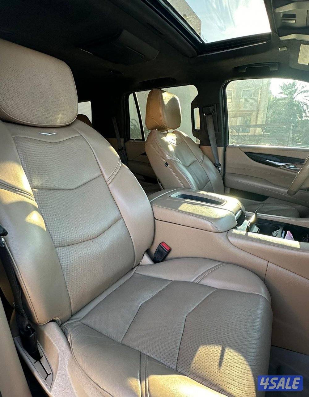 اسكاليد بلاتينيوم موديل 2019 اعلى درجه عداد قليل صبغ الوكاله ✔️8