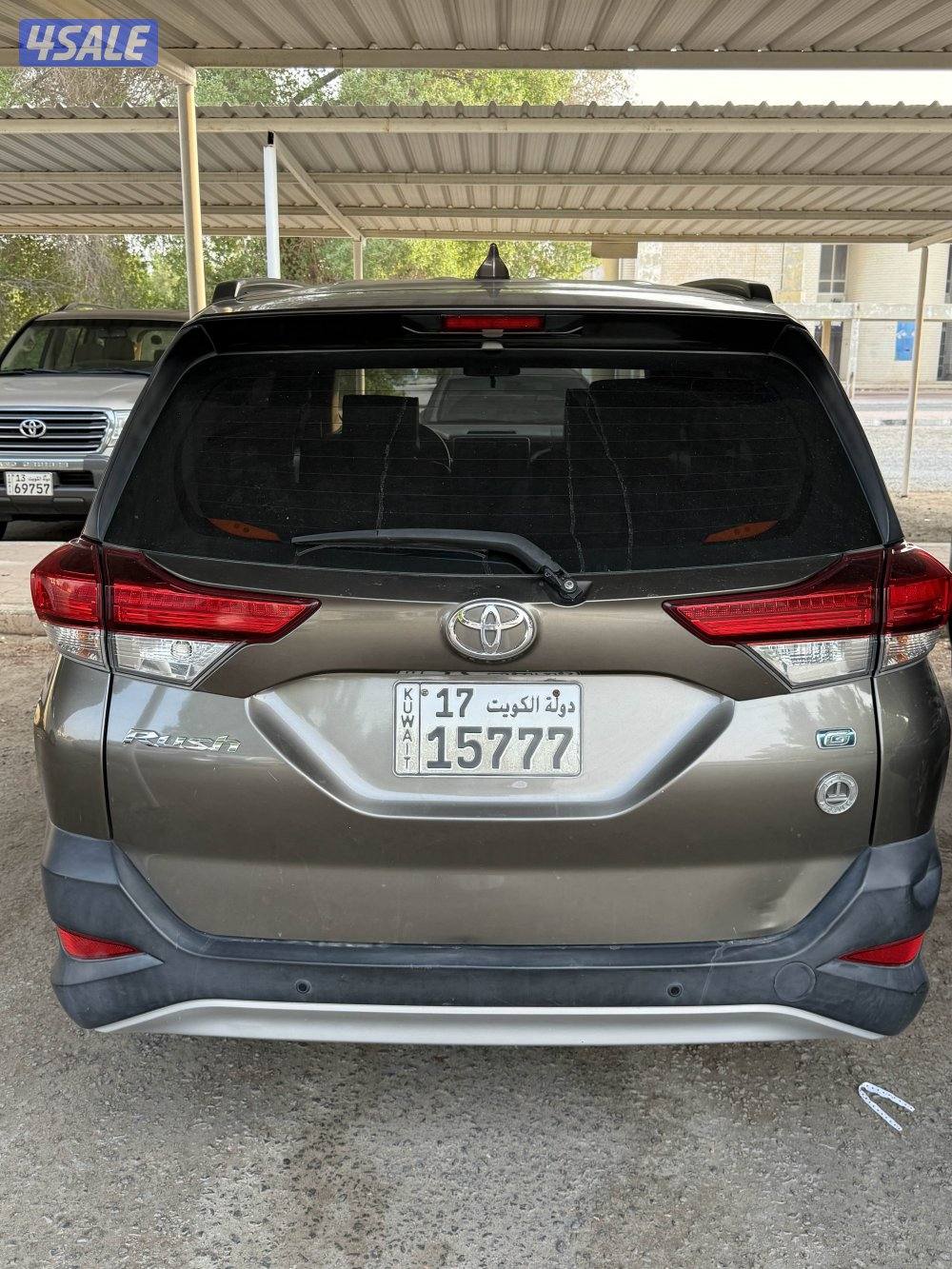 قابل للمساومة بالمعقول للبيع رش موديل 2020 ماشيه 145الف داخليه ملبسه2