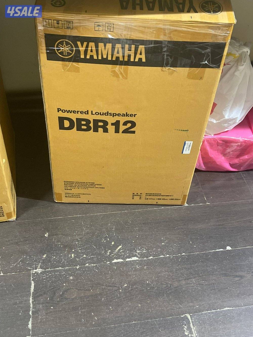 للبيع سماعات ياماها مع مكسر0