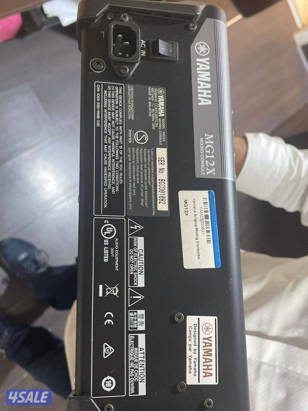 للبيع سماعات ياماها مع مكسر3