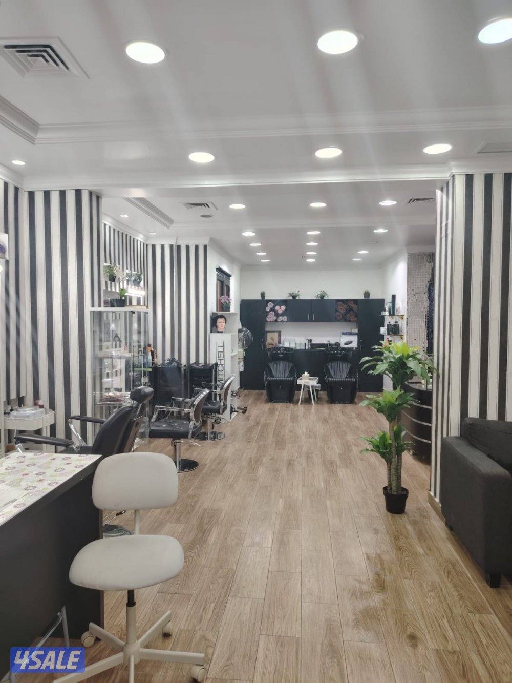 للبيع صالون نسائى +رخصة2