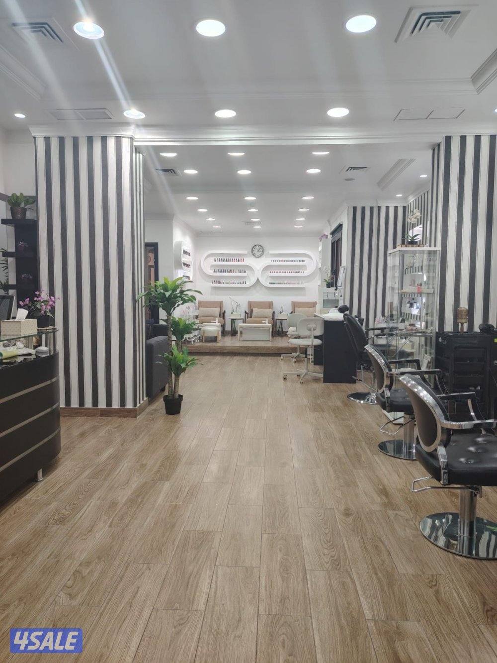 للبيع صالون نسائى +رخصة0