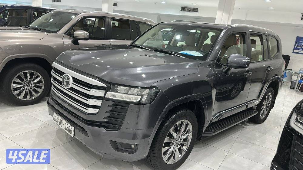 تويوتا لاندكروزر موديل 20233