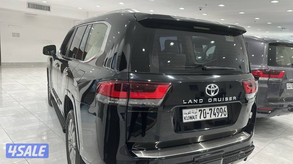 تويوتا لاندكروزر موديل 20231