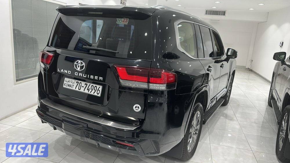 تويوتا لاندكروزر موديل 20233