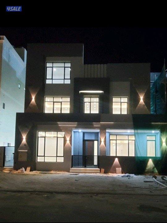 للبيع بيت بالمطلاع N10  قطعة 3  دورين ونص1