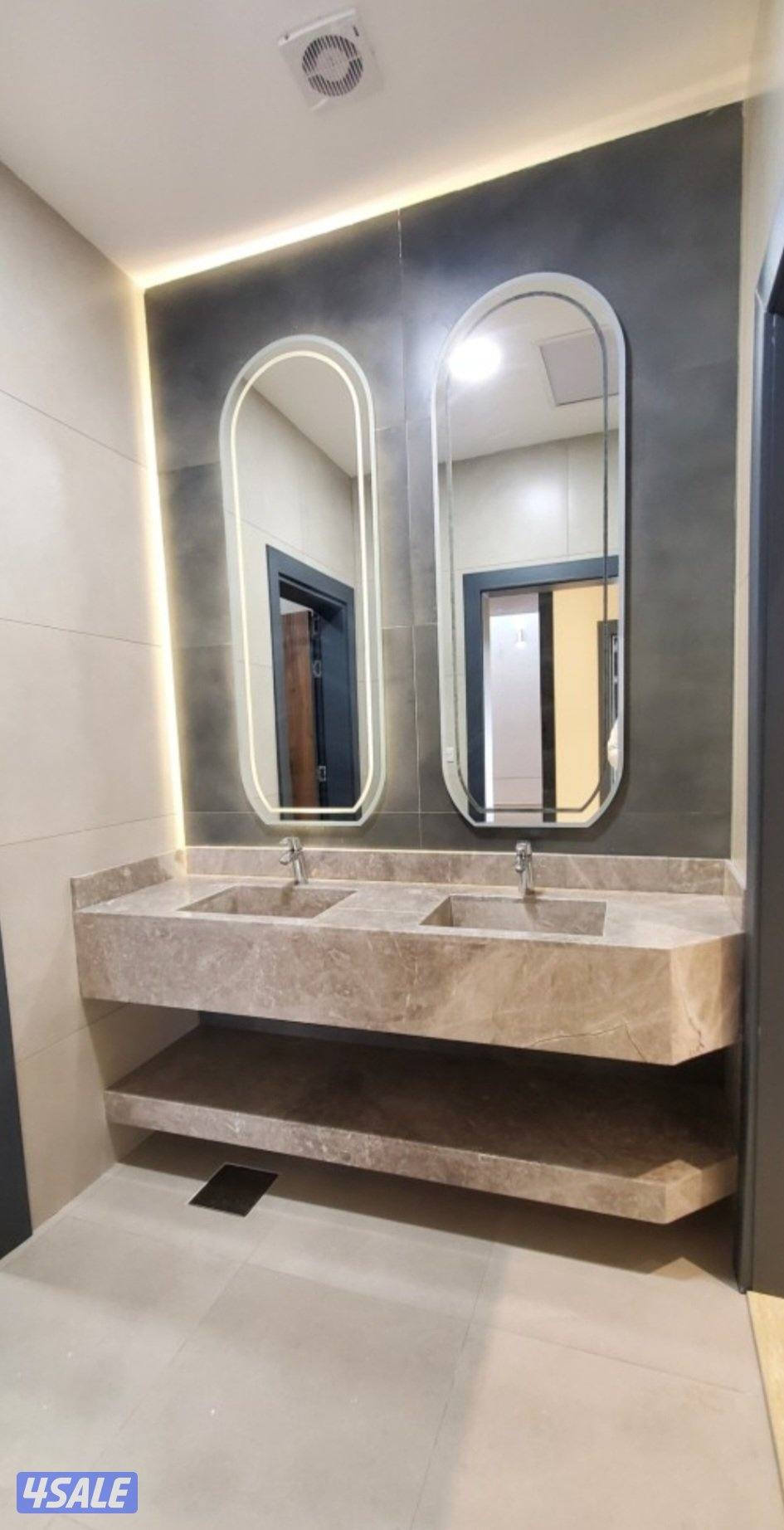 للإيجار فيلا مودرن تتكون من ٣ أدوار وربع مع حمام سباحة1