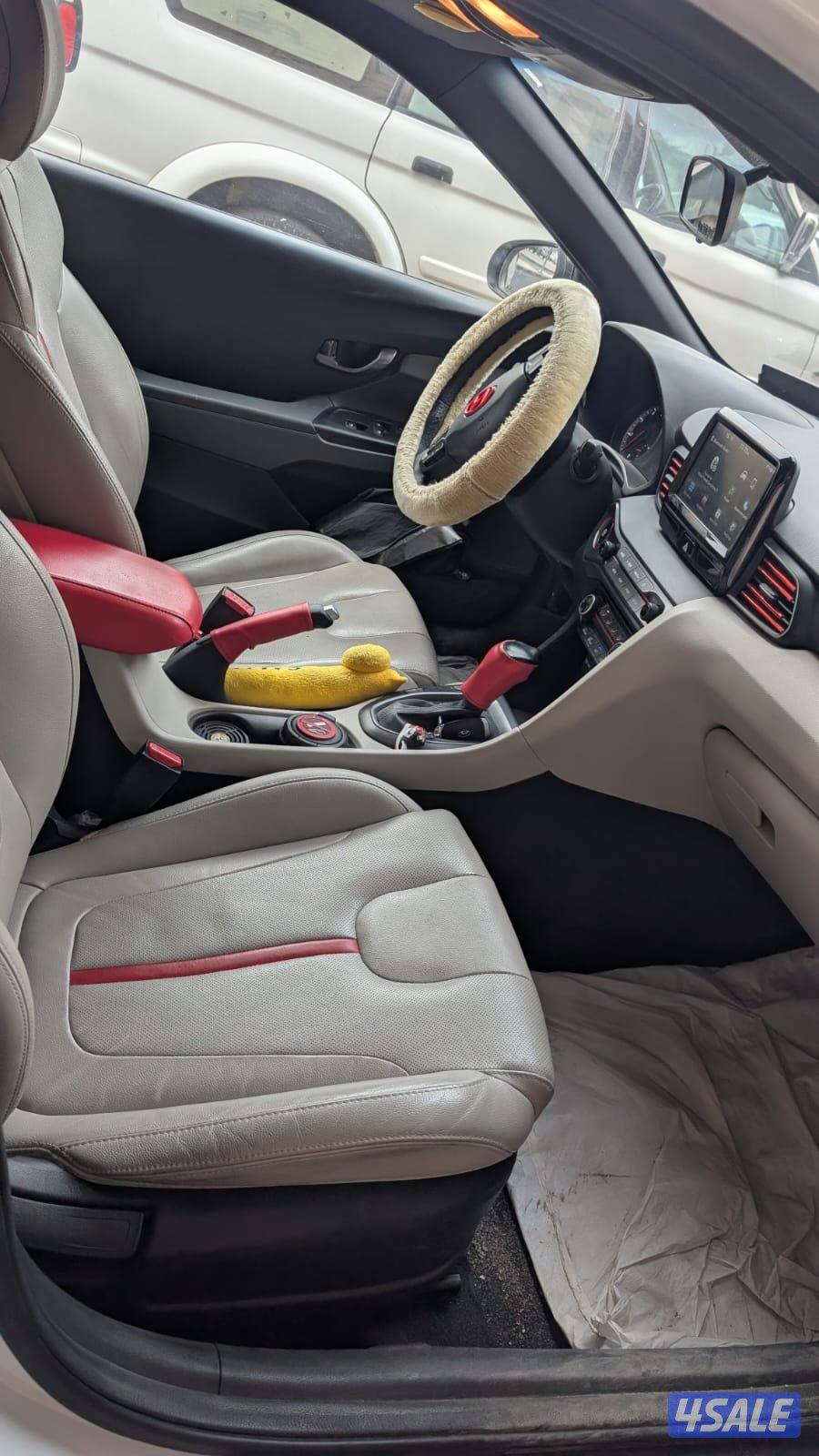 Hyundai Veloster 2020 full option6