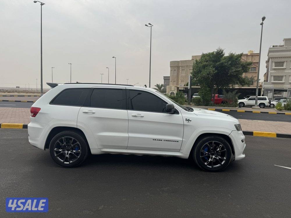 للبيع قراند شروكي SRt8 20131