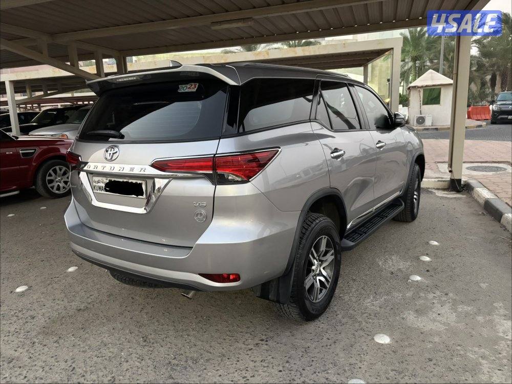 للبيع تويوتا فورتنر موديل ٢٠٢٣ ماشي ٤٧ الف6