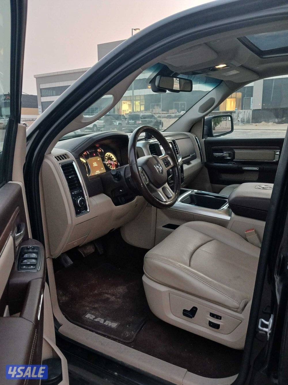 وانيت دودج لارامي موديل 2018 دبل قير8