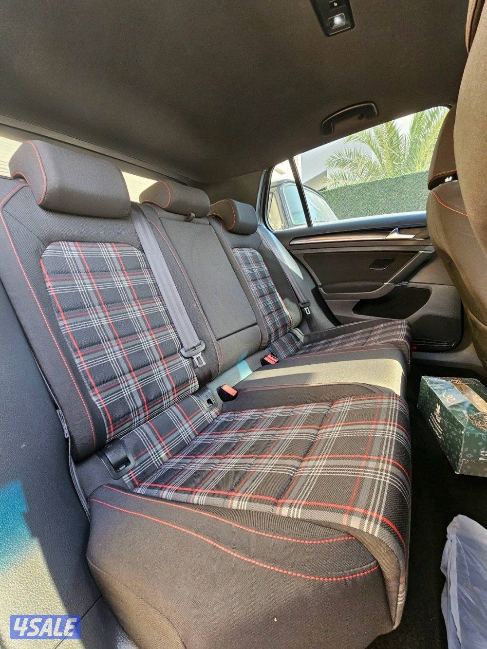 Volkswagen golf GTI12