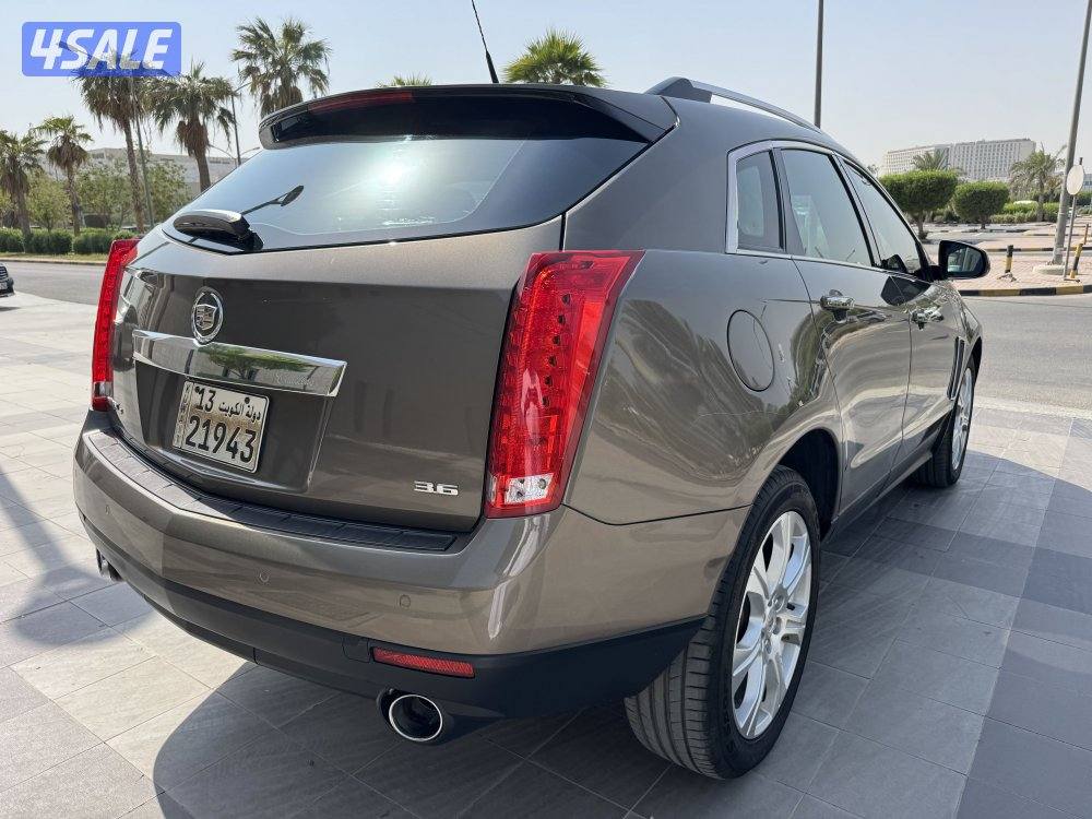 للبيع : جيب كاديلاك : موديل 20131