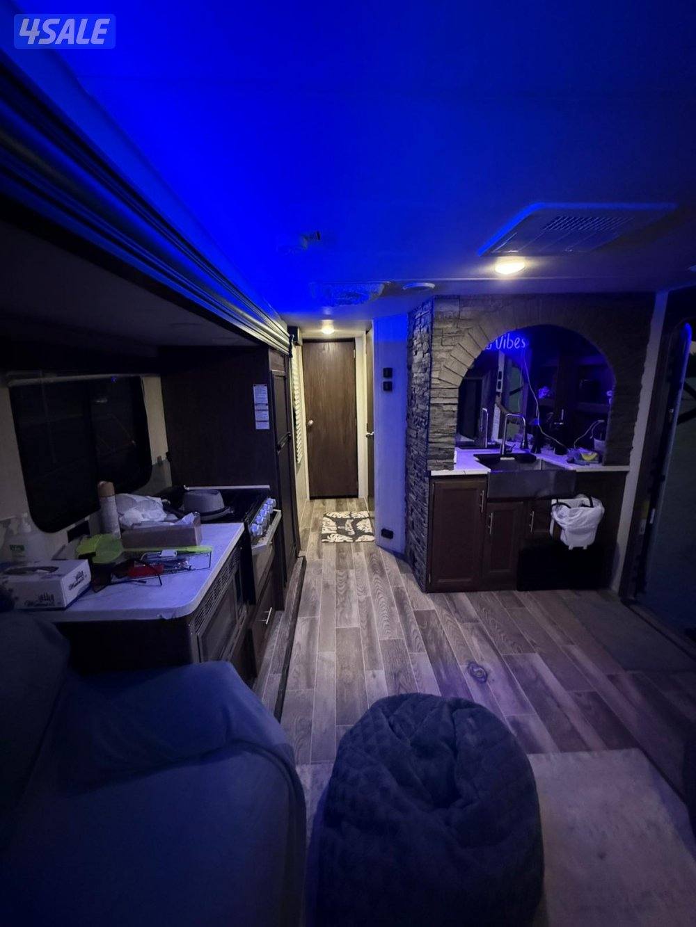 بيع او بدل كرفان ٣٦ قدم بلكونه مع وانيت HD2