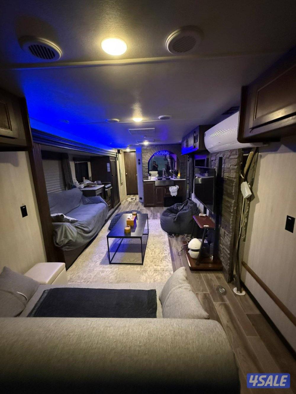 بيع او بدل كرفان ٣٦ قدم بلكونه مع وانيت HD3