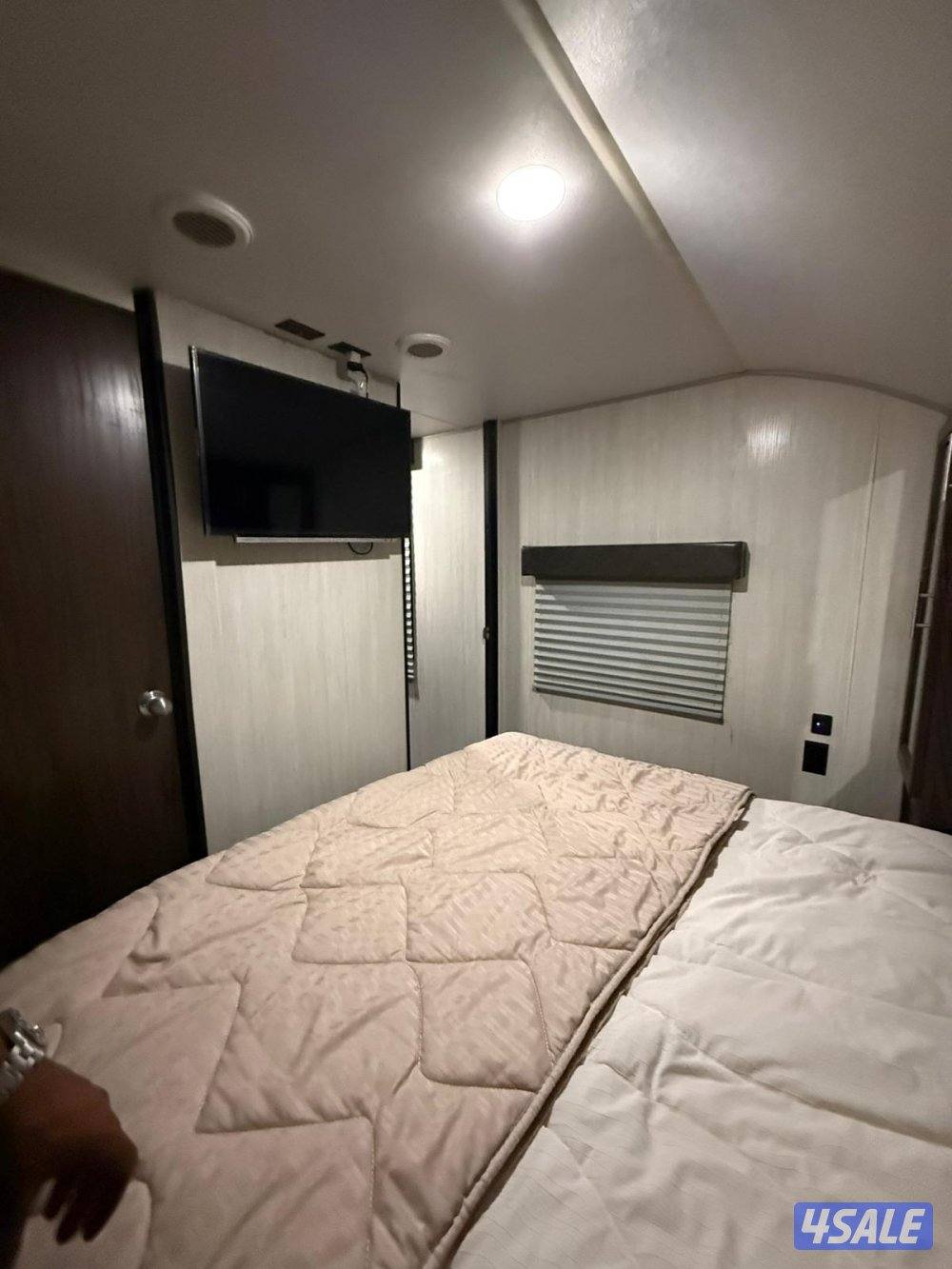 بيع او بدل كرفان ٣٦ قدم بلكونه مع وانيت HD8