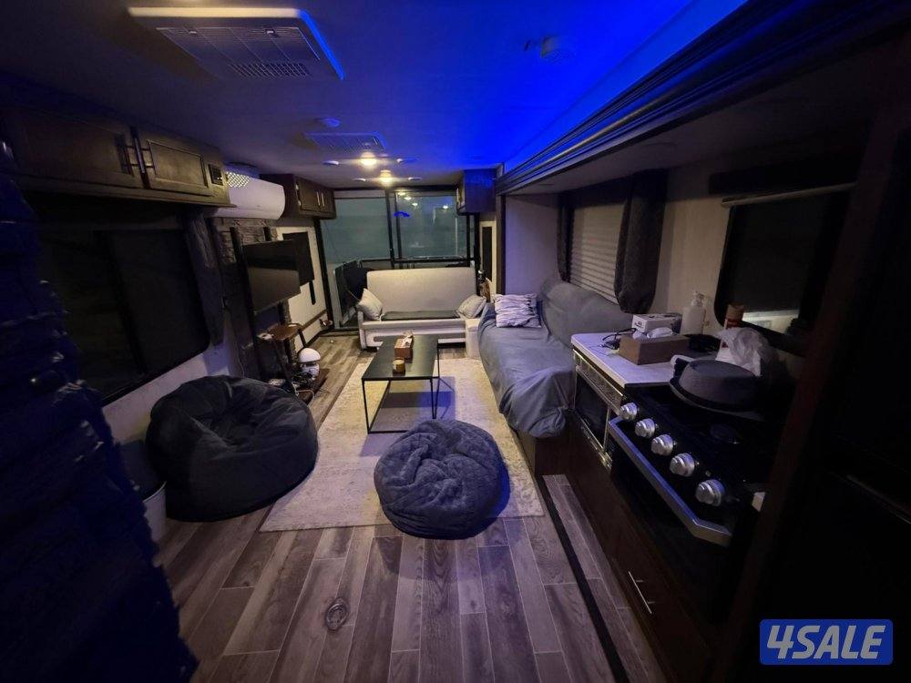 بيع او بدل كرفان ٣٦ قدم بلكونه مع وانيت HD9