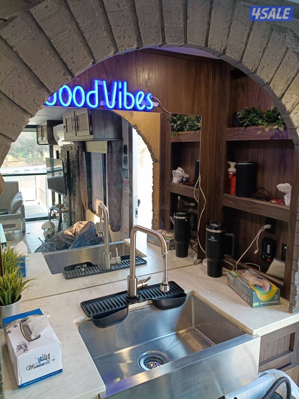 بيع او بدل كرفان ٣٦ قدم بلكونه مع وانيت HD12