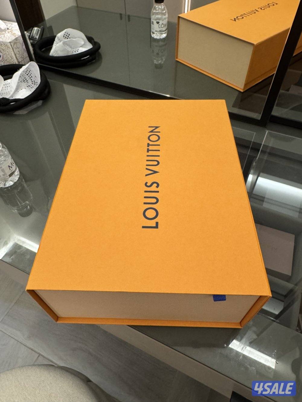 (((للبيع LV لم يستخدم جديد ))اصلي معى مرفقاته كامله1