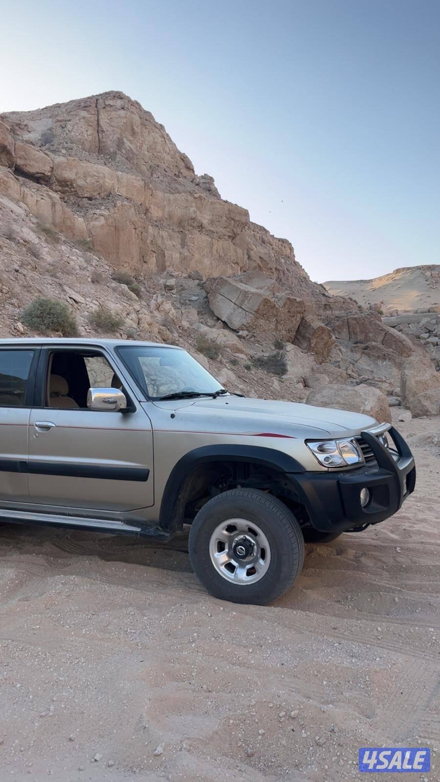 للبيع سفاري فتك 2003  منفوض الجيب فواتيره وياه يحتاجله ا5