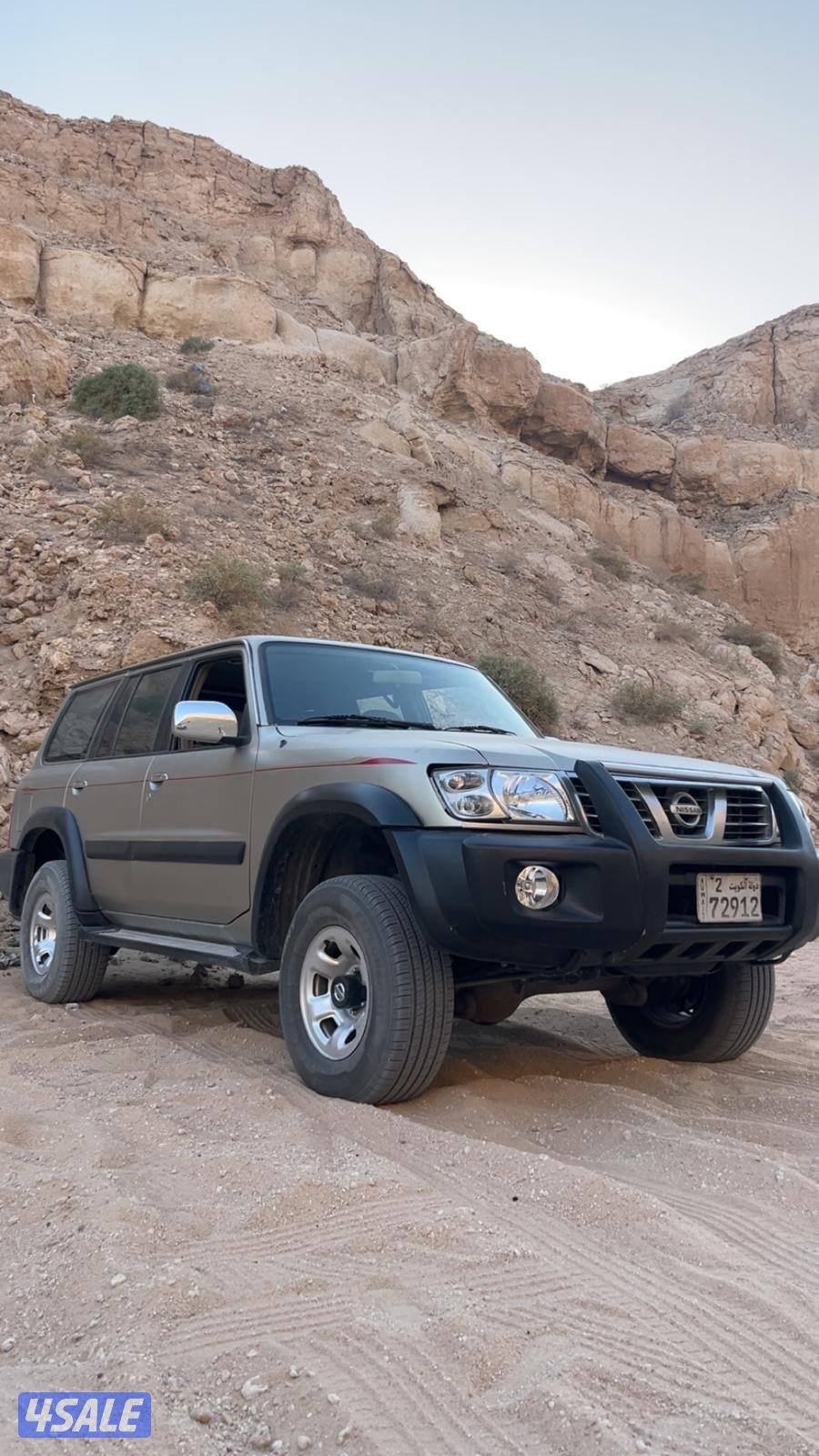 للبيع سفاري فتك 2003  منفوض الجيب فواتيره وياه يحتاجله ا8