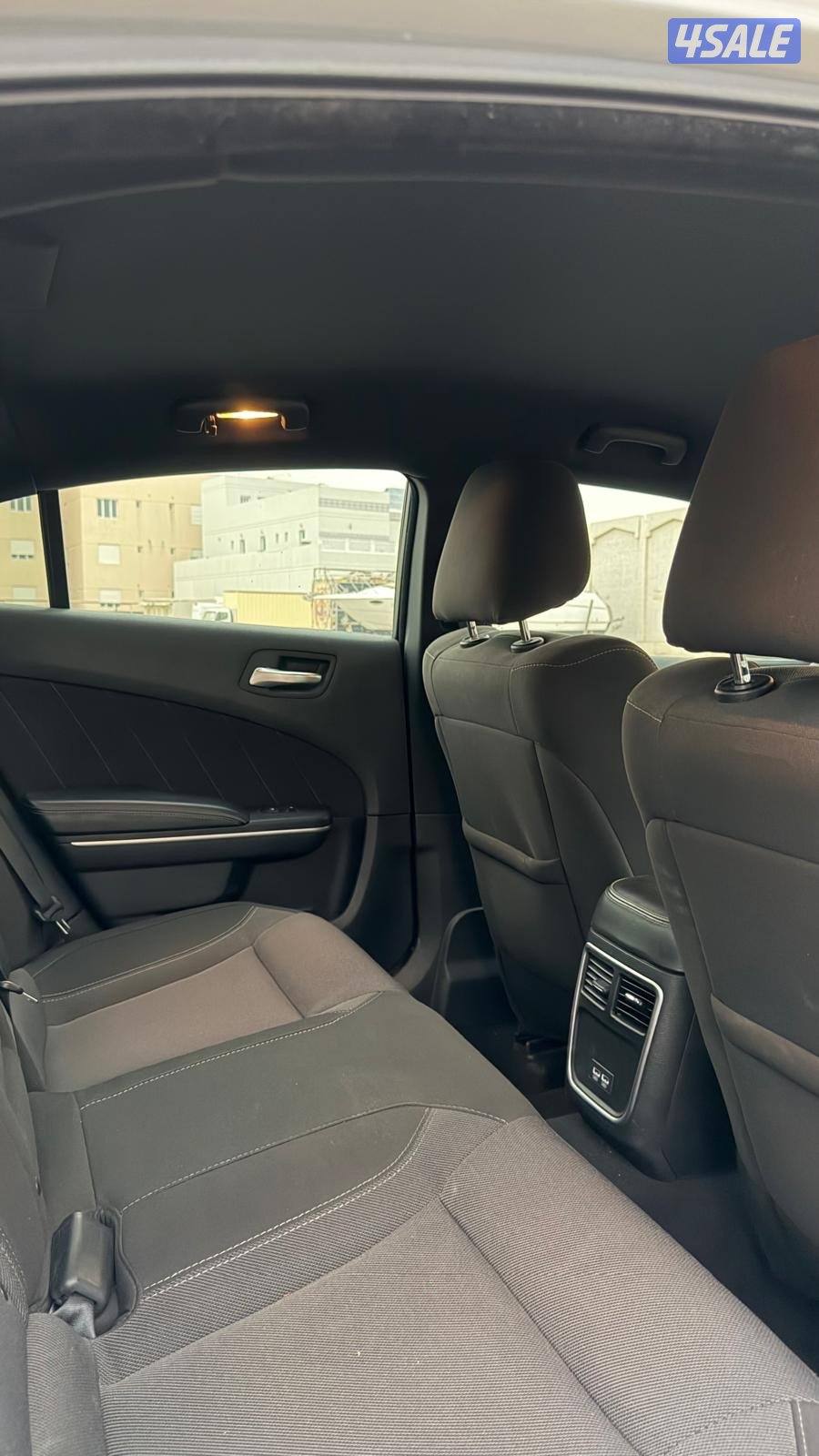 للبيع تشارجر ٢٠٢٠ ماشي ١١٥ الف3