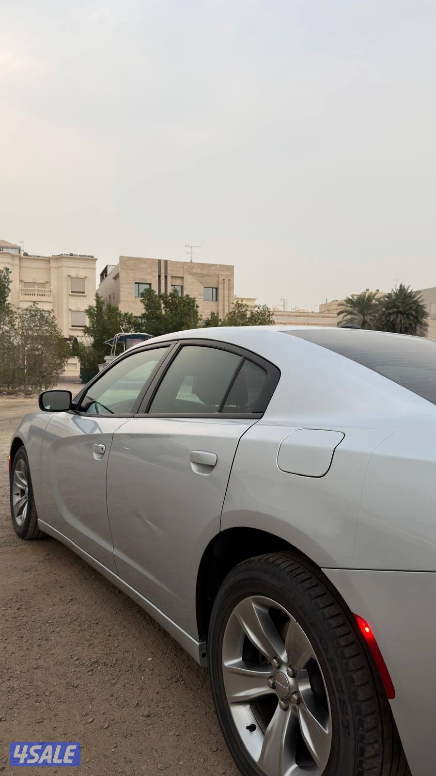 للبيع تشارجر ٢٠٢٠ ماشي ١١٥ الف4