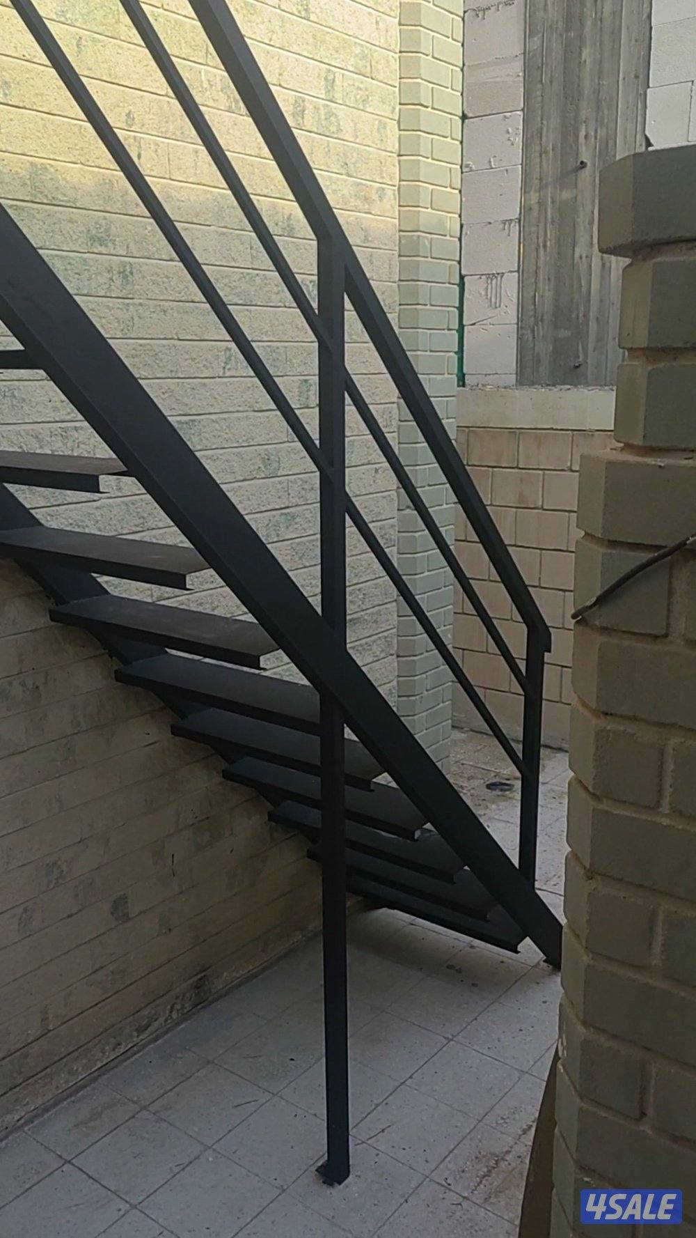 حداد مظلات وابواب وشبرات ومخازن وسلالم وكل ما يخص اعمال14