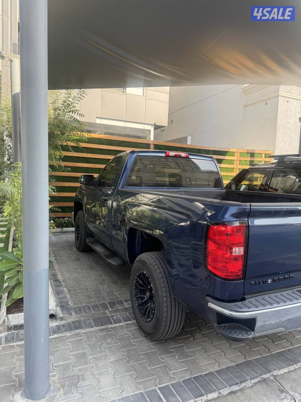 للبيع وانيت سلفرادو الموديل ٢٠١٥ ماشي 373ماعليه مشاكل0