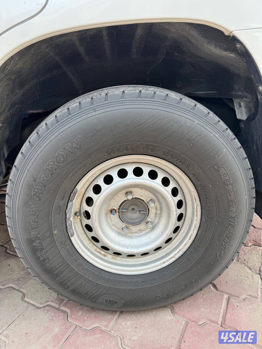 للبيع تواير ماصارلهم شهر ورنقات اصليه1