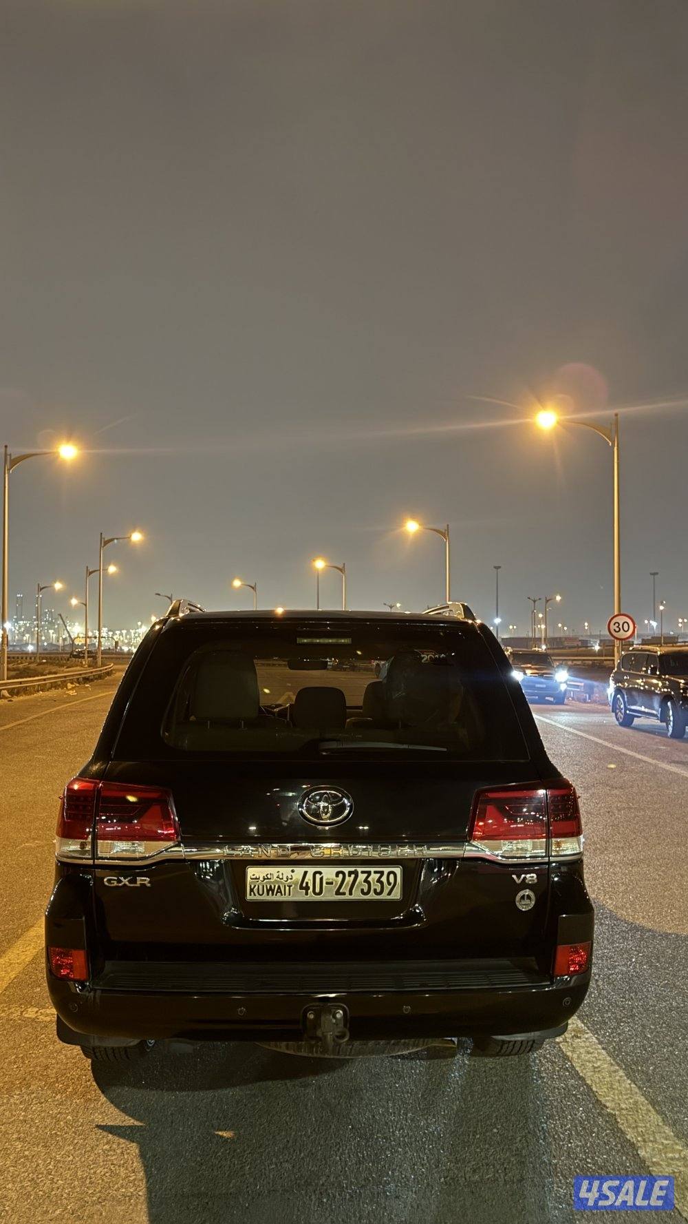 للبيع لاند كروزر V8 GXRصبغ الوكاله شرط الفحص1