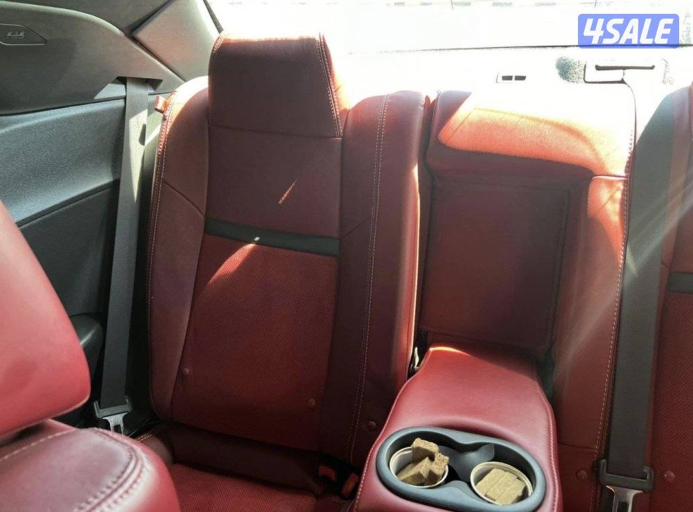 Dodge challenger SRT6