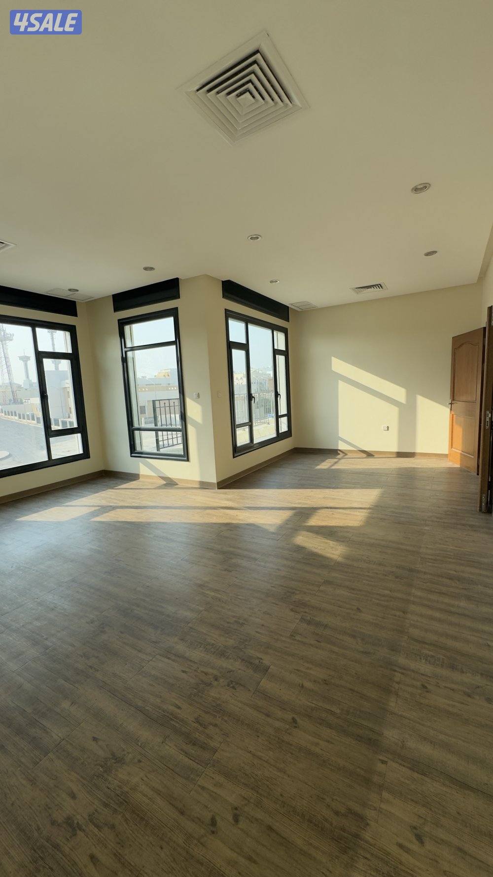 للايجار دور 5 غرف في السلام2