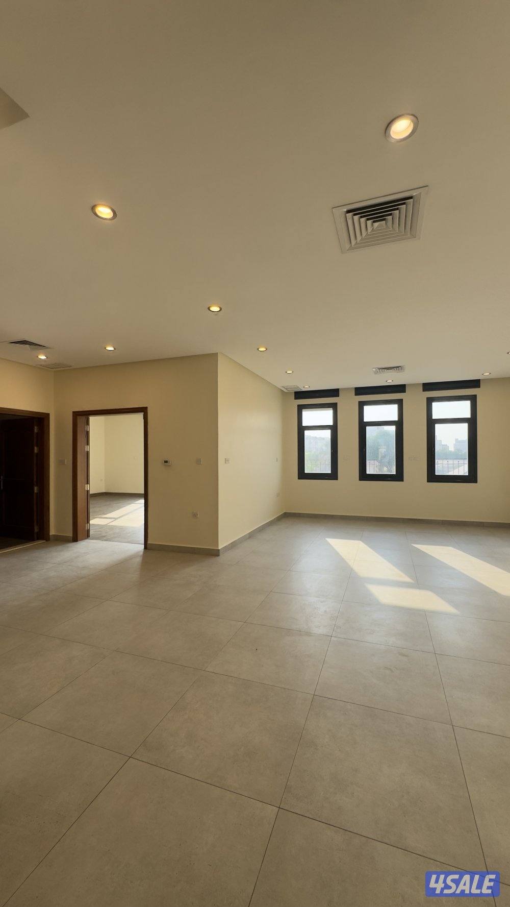 للايجار دور 5 غرف في السلام3