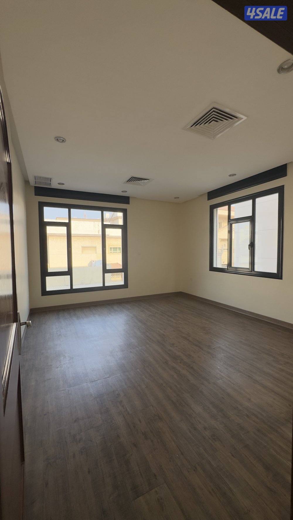 للايجار دور 5 غرف في السلام4