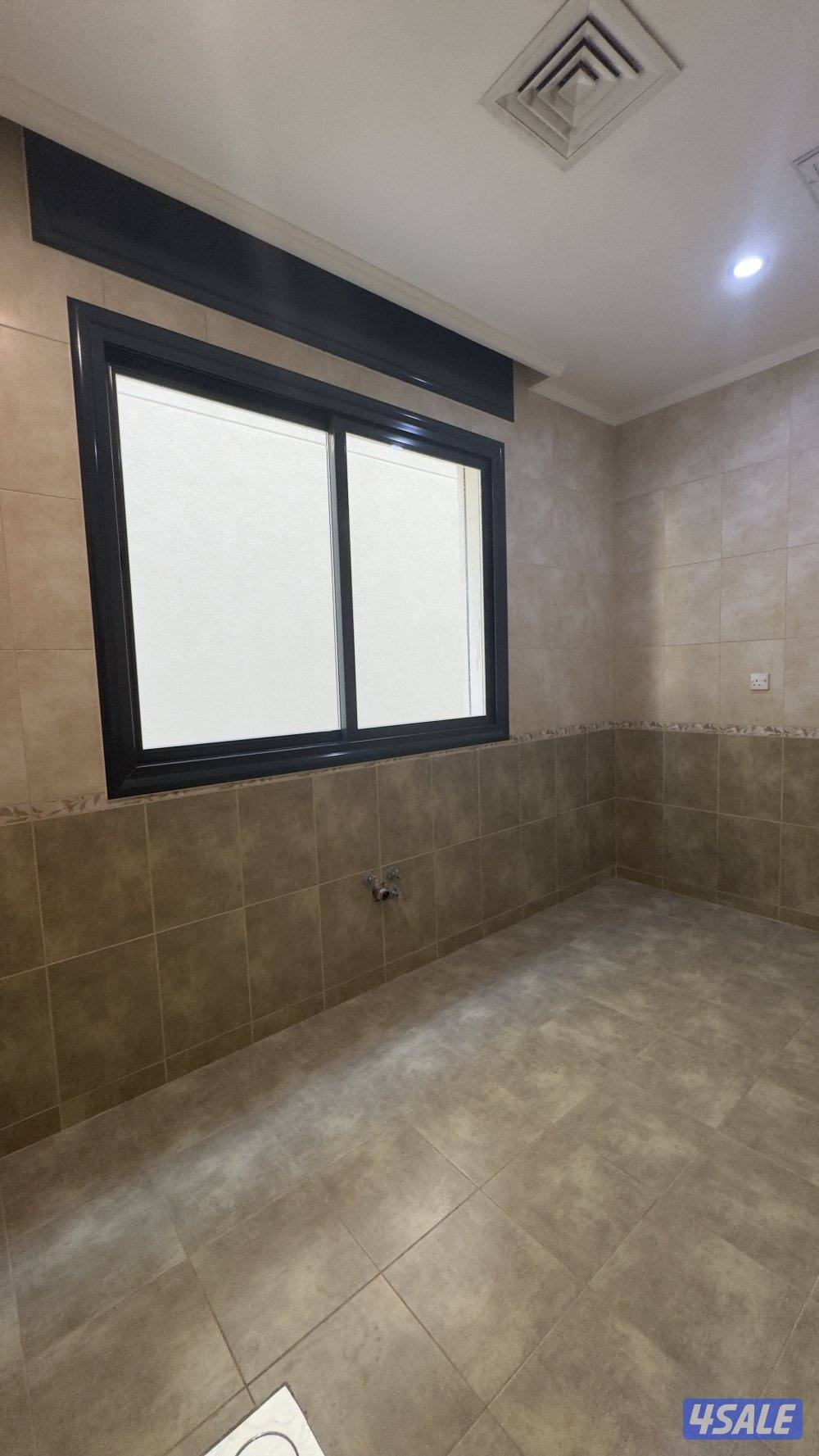 للايجار دور 5 غرف في السلام5